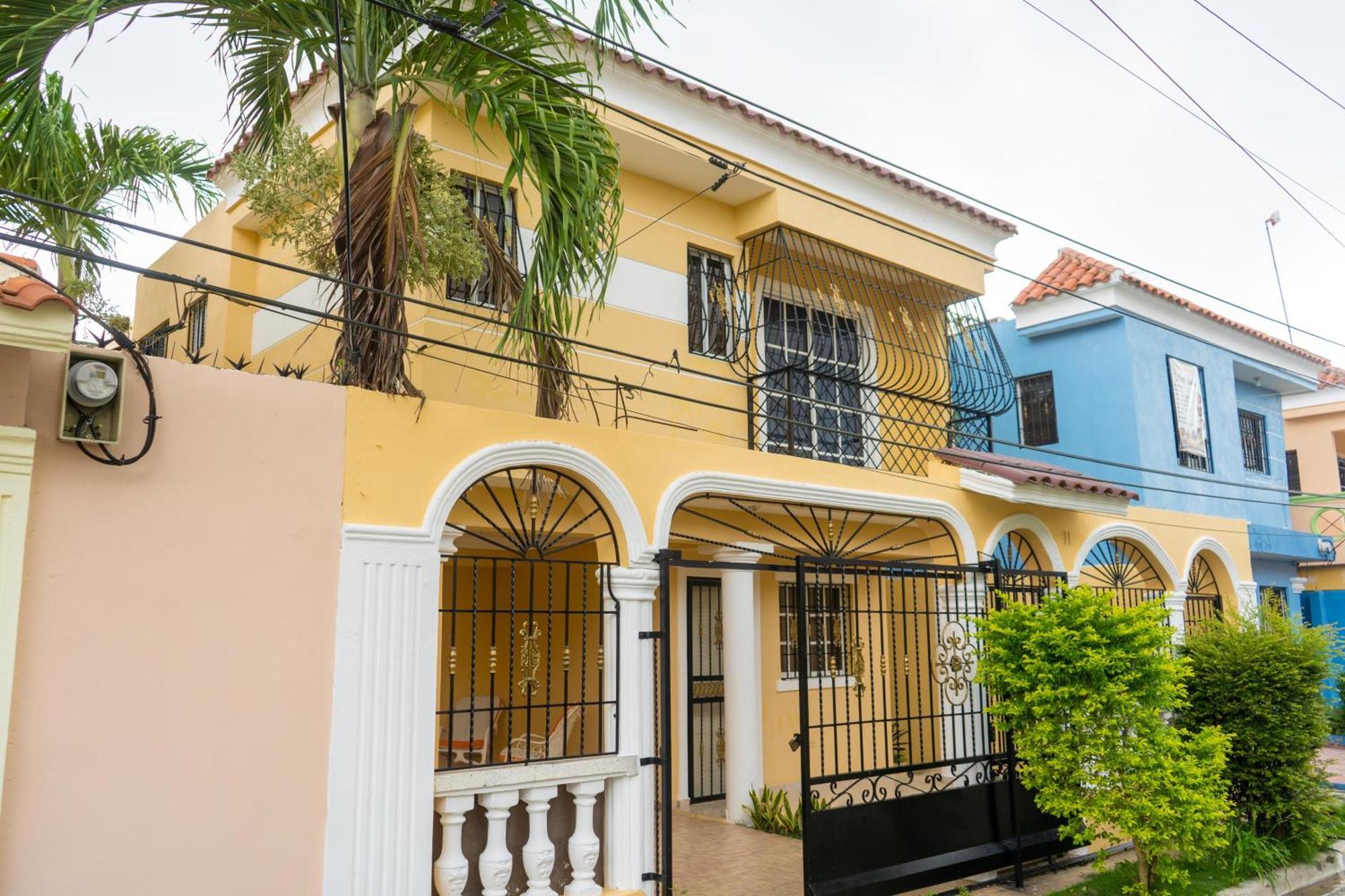 La Grua Casa Familiar Acogedora En Zona Residencialヴィラ エクステリア 写真