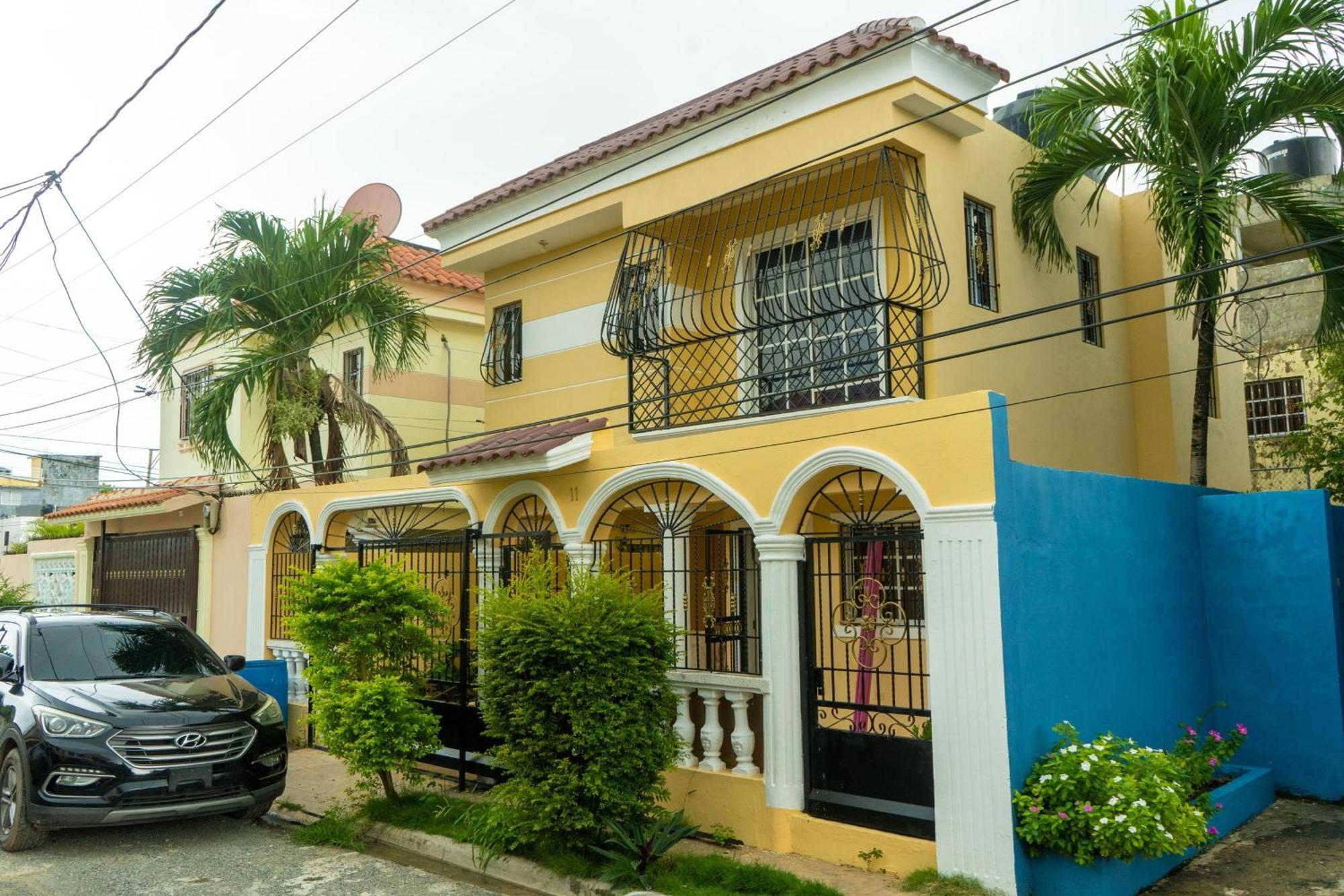 La Grua Casa Familiar Acogedora En Zona Residencialヴィラ エクステリア 写真